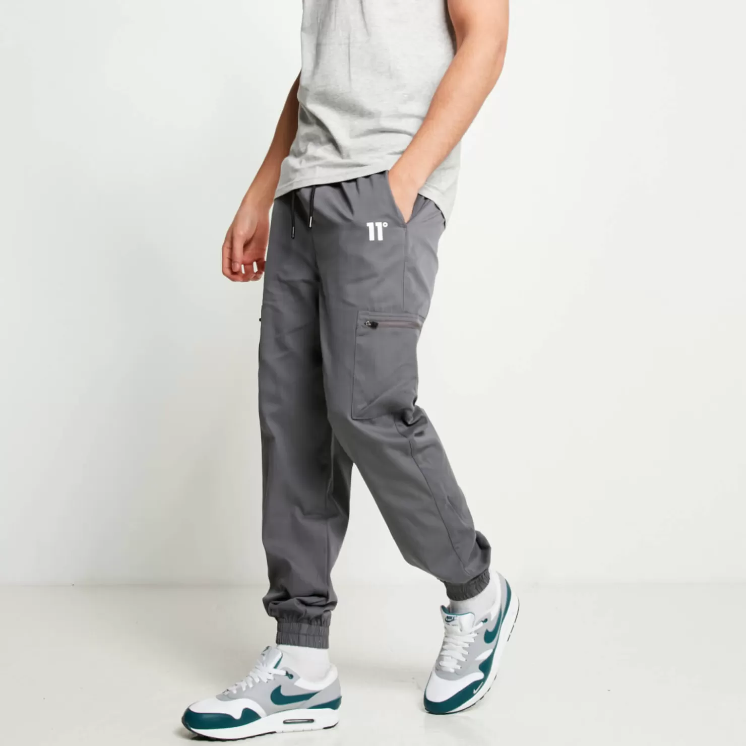 11 Degrees Tracksuits< Cargo Pants – Charcoal