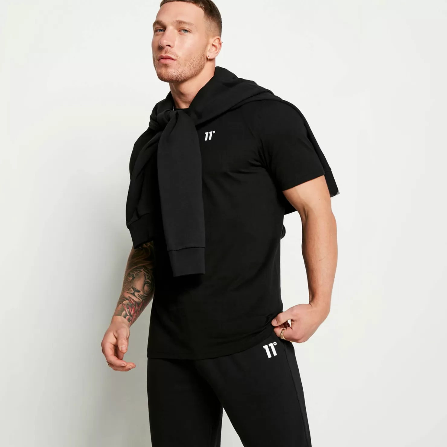 11 Degrees Tracksuits< Essentials Set – Black