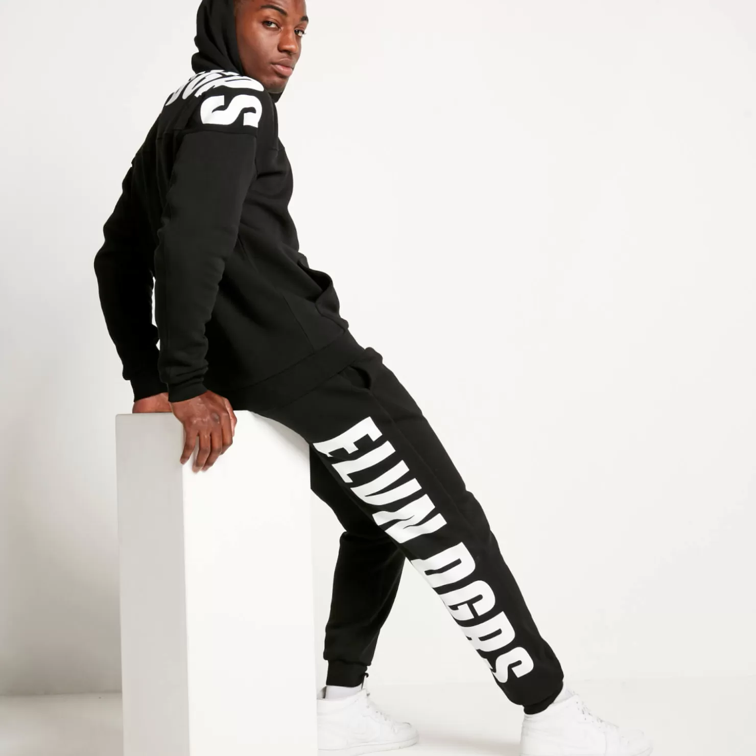 11 Degrees Joggers< Men'S Large Logo Oversized Joggers - Black