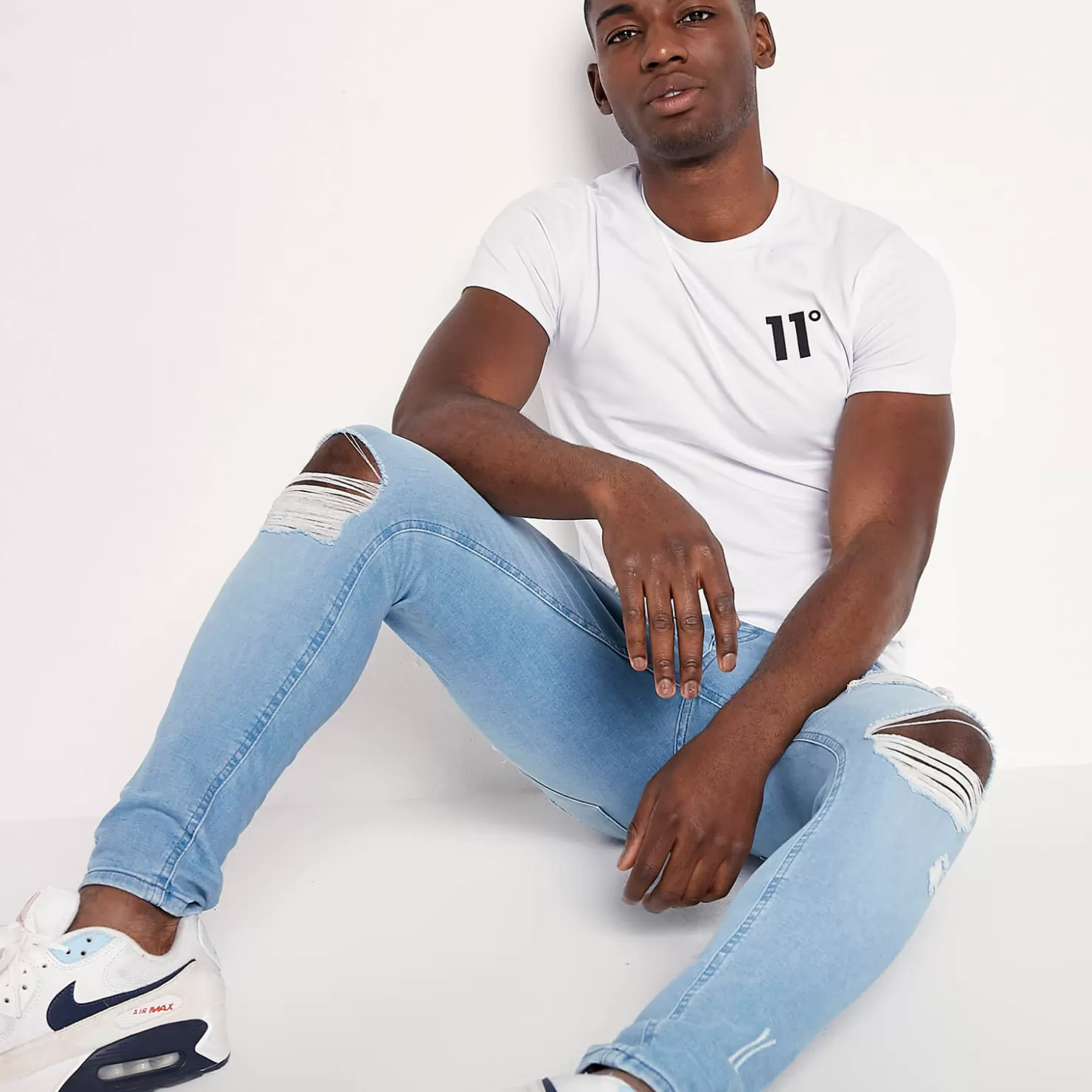 11 Degrees Jeans< Sustainable Distressed Jeans Skinny Fit – Light Wash