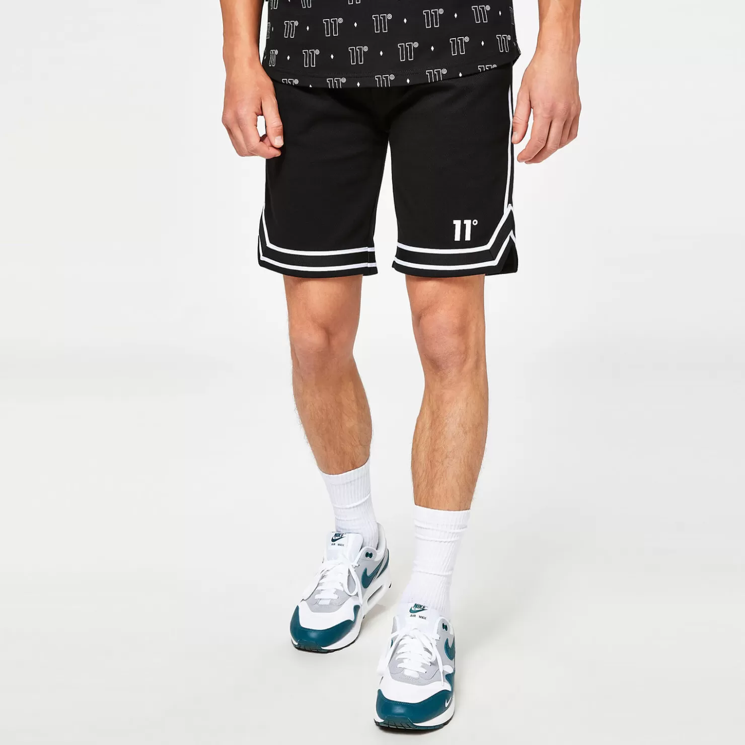 11 Degrees Shorts< Taped Shorts – Black