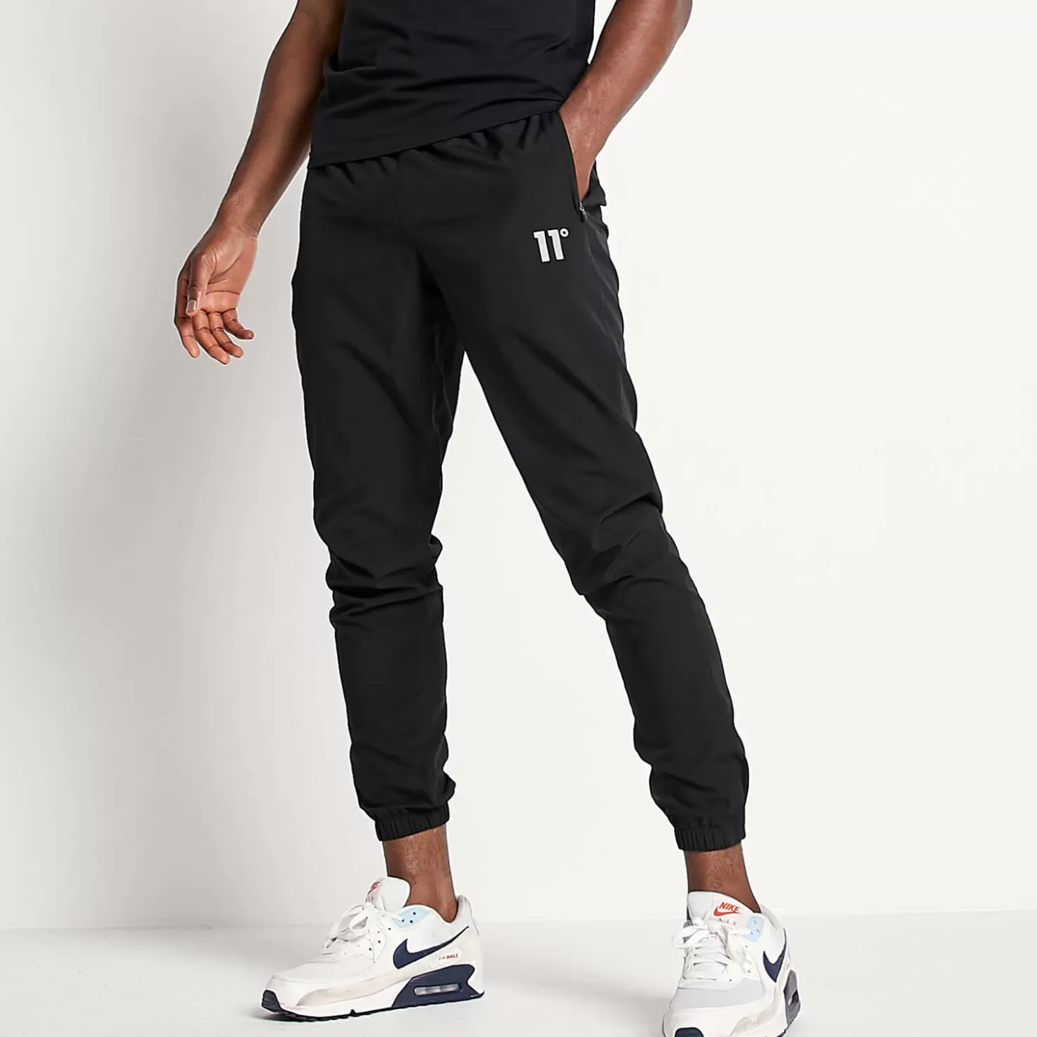 11 Degrees Tracksuits< Tech Pants V2 – Black
