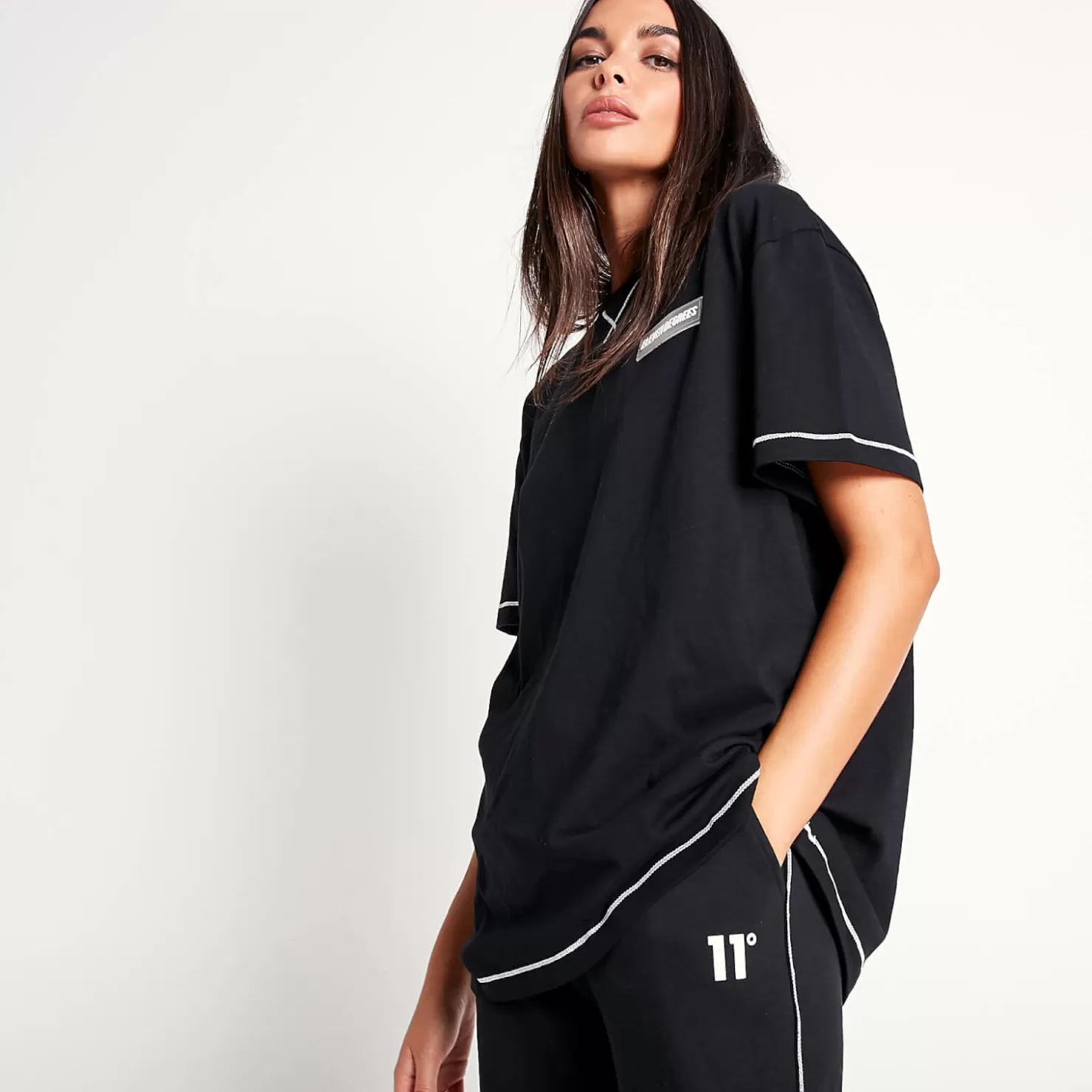 11 Degrees T-Shirts< Womens Cover Stitch Oversized T-Shirt – Black / White