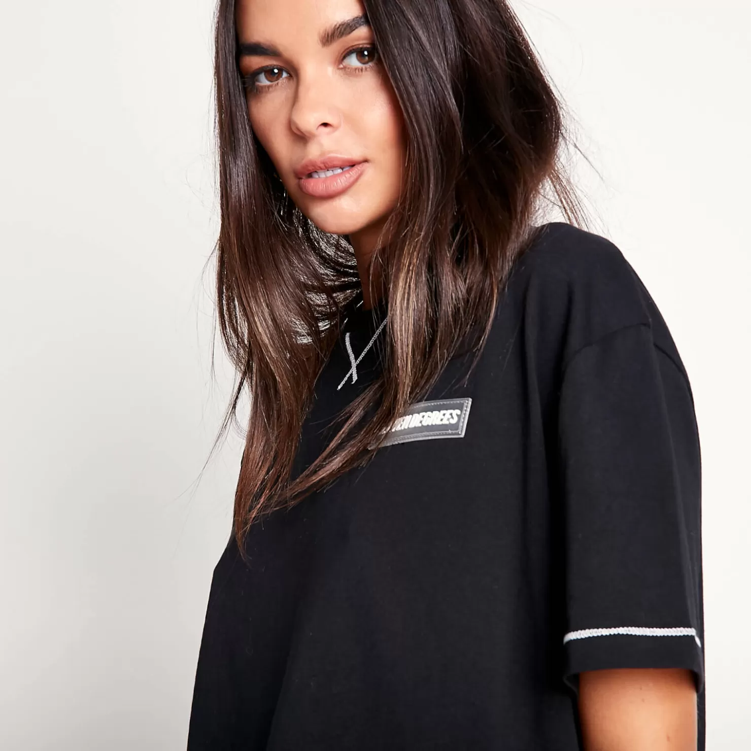 11 Degrees T-Shirts< Womens Cover Stitch Oversized T-Shirt – Black / White