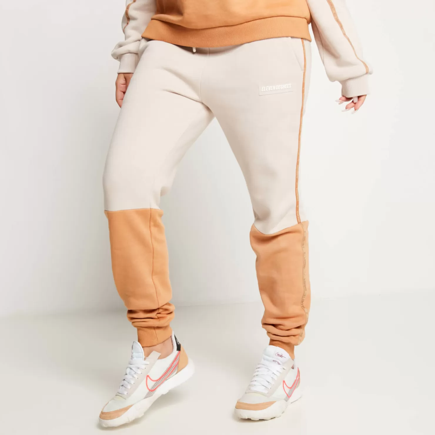 11 Degrees Joggers<Colour Block Taped Joggers – Stone/Camel